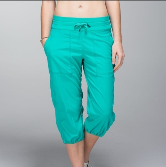 lululemon studio crop